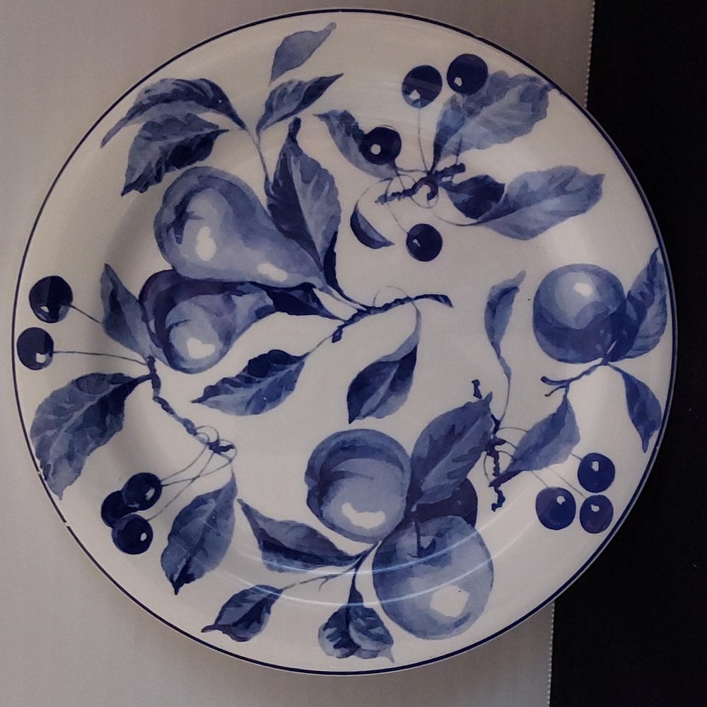 Vintage Quadrifoglio 7-3/4" Blue/White Pears Display Plate